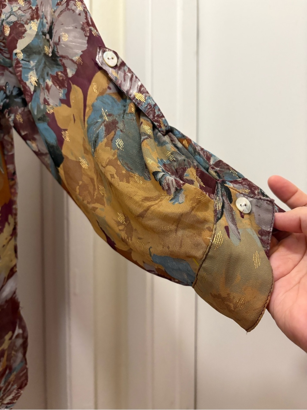 fig and flower Floral Long Sleeve Button-Down Blouse with Gold Metallic Size 2X - Picture 6 of 13